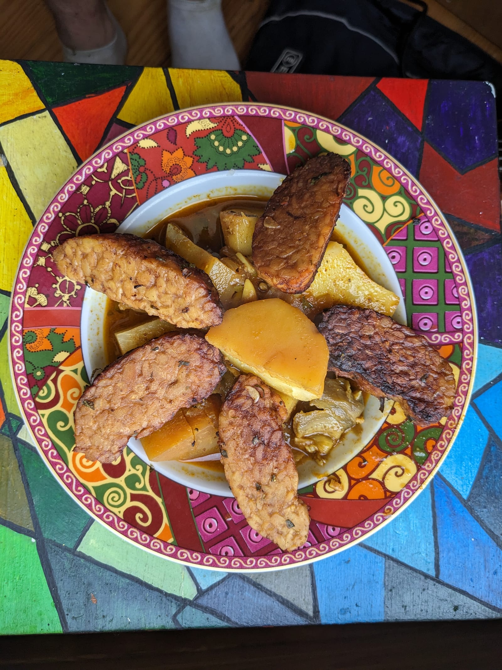 Salade tiede au tempeh et légumes rotis